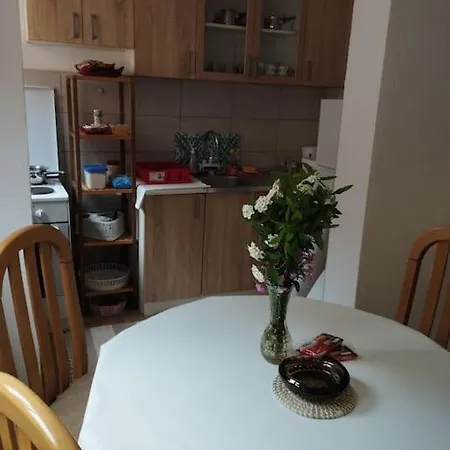 Apartamento Repose Apt In Centre, With Free Private Parking And Patio