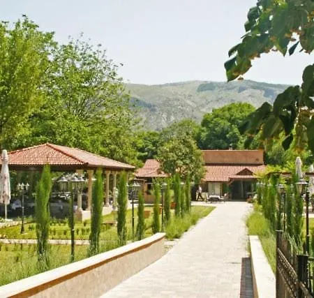 Repose Apt In Centre, With Free Private Parking And Patio