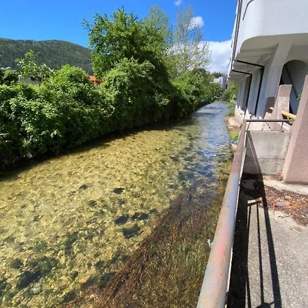 Repose Apt In Centre, With Free Private Parking And Patio Apartamento Mostar