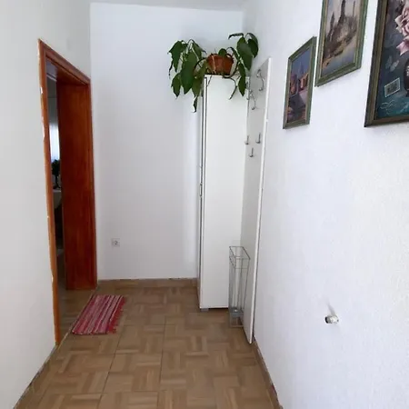 Repose Apt In Centre, With Free Private Parking And Patio *