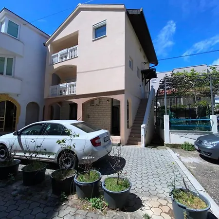 Repose Apt In Centre, With Free Private Parking And Patio Apartamento *